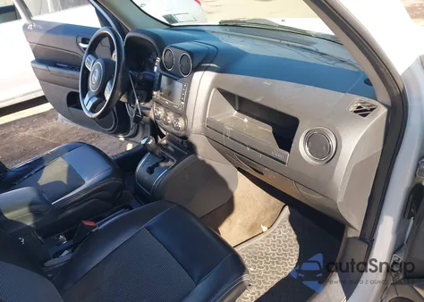 2013 Jeep Patriot Latitude z USA, uszkodzony, nr VIN 1C4NJRFB5DD249716